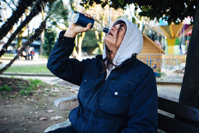 Idée reçue : L’addiction à l’alcool touche uniquement les classes populaires