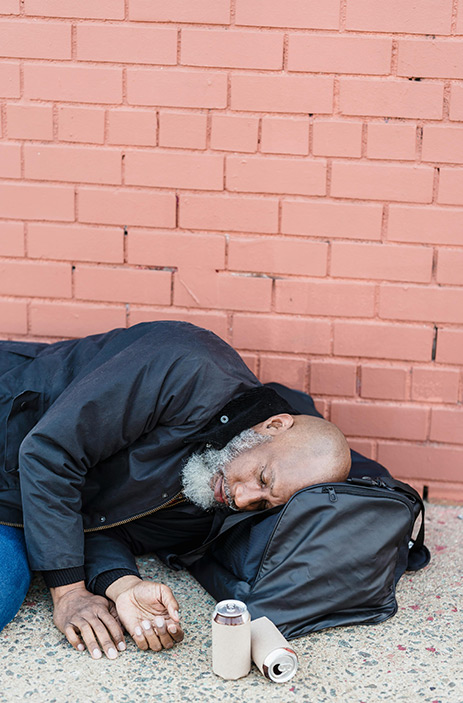 Idée reçue : Les alcooliques sont soit des sans-abris soit des personnes marginales : FAUX !